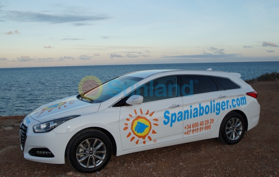 Spaniaboliger har fått reklame på den nye firmabilen