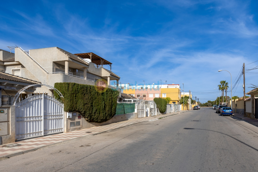 Verkauf - Semi - Detached Villa - Torrevieja - El Chaparral