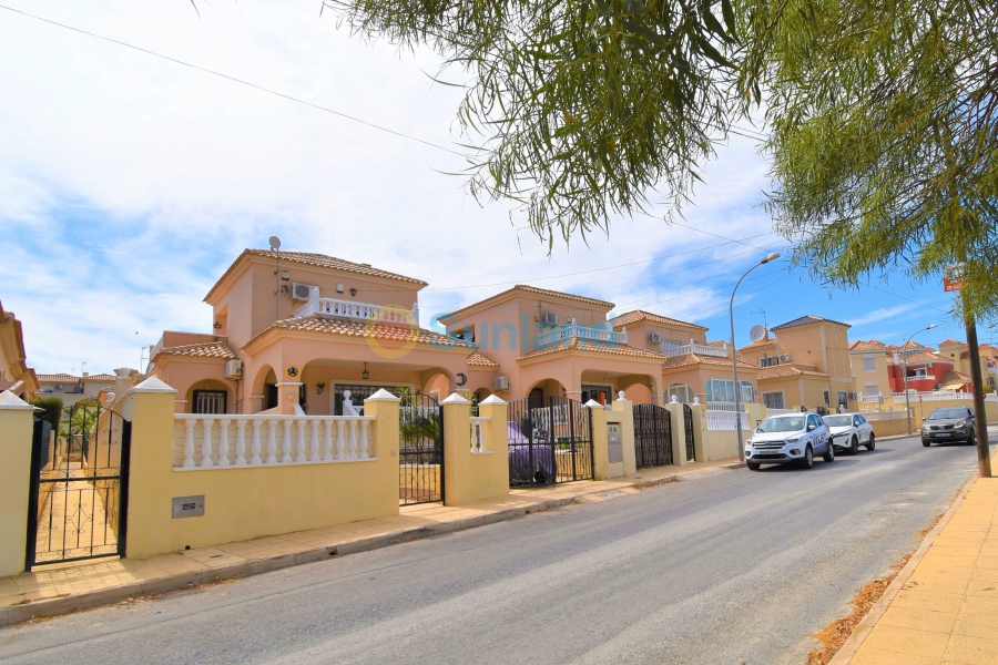 Använda fastigheter - Villa - Orihuela Costa - El Galan