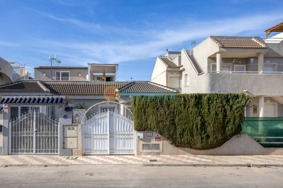 Verkauf - Semi - Detached Villa - Torrevieja - El Chaparral