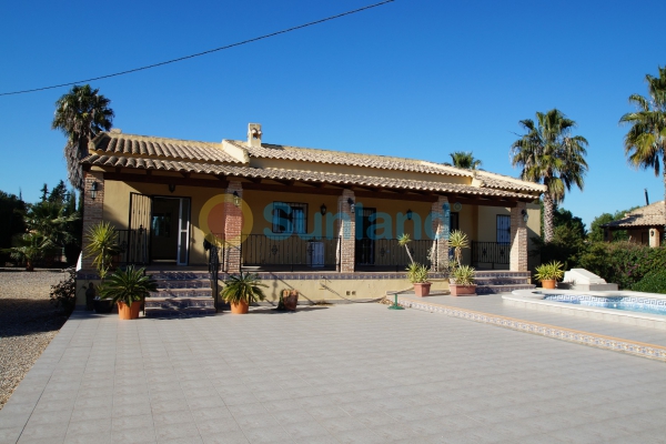 Använda fastigheter - Villa - Daya Nueva