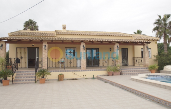 Vi ser etter hus å selge