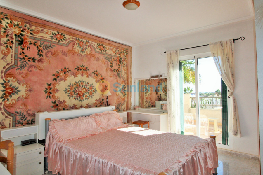 Resale - Townhouse - Villamartin