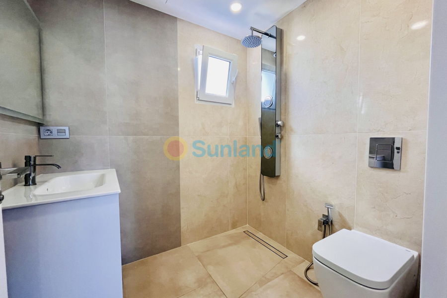 Resale - V - Los Balcones