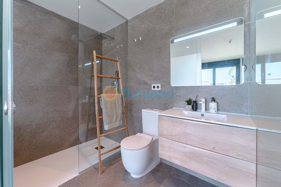 Segunda mano - Chalet - San Miguel de Salinas - Urbanizaciones