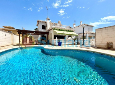 Chalet - Segunda mano - Orihuela Costa - La Zenia