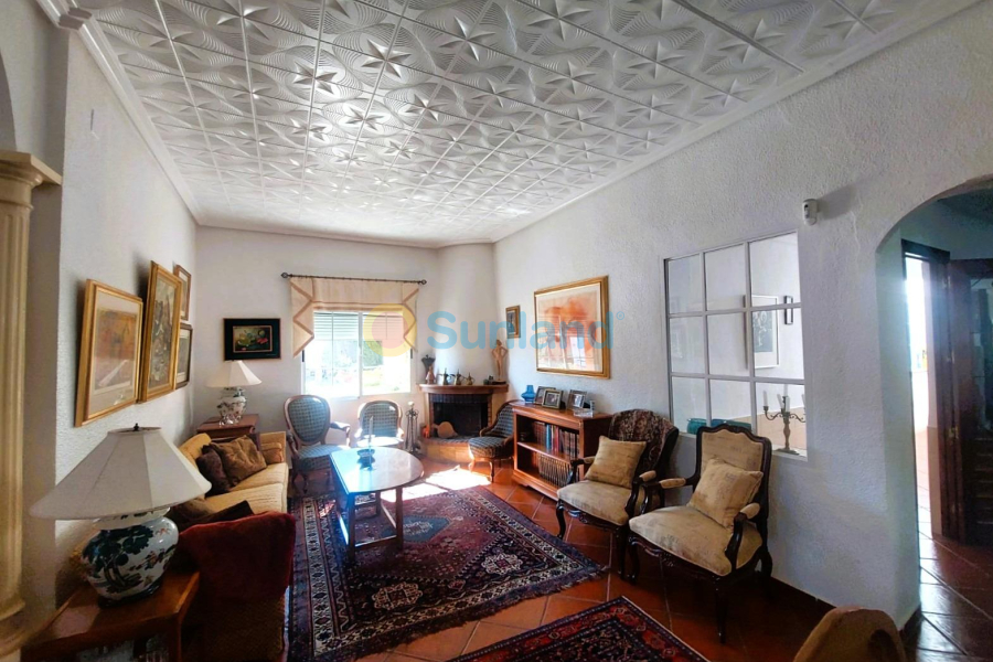 Resale - M - La Marina