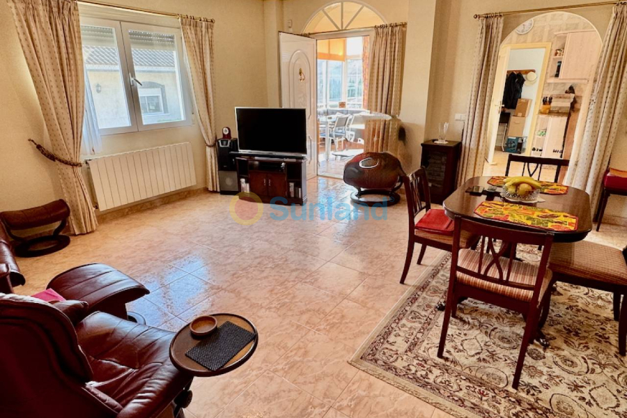 Använda fastigheter - Villa - Benferri