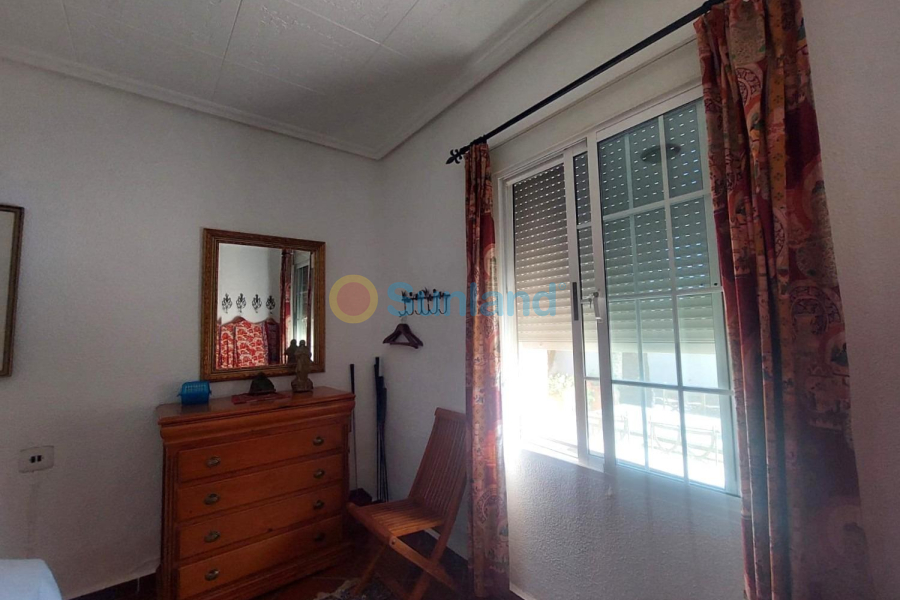 Resale - M - La Marina