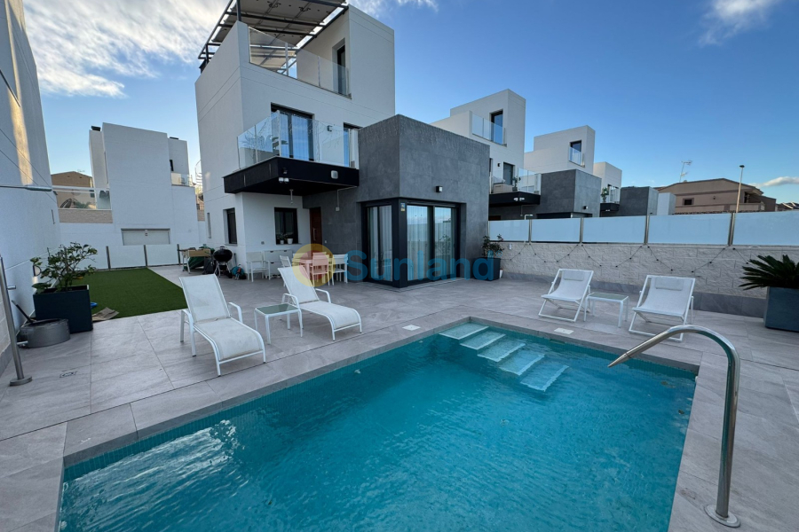 Resale - Villa - Torrevieja - Los Balcones