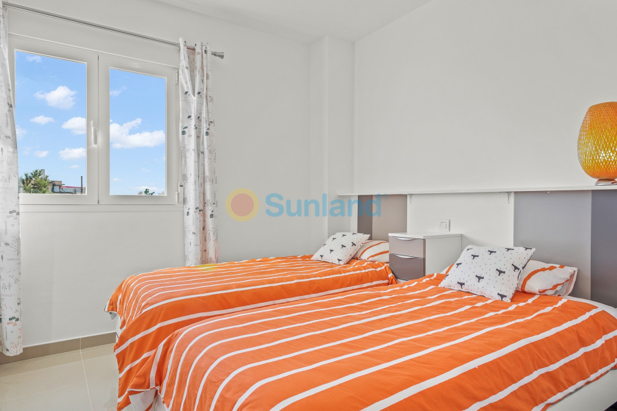 Använda fastigheter - Lägenhet - Playa Flamenca