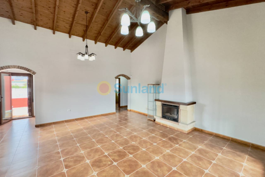 Resale - Country house - Orihuela