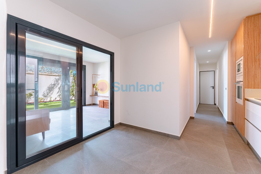 Segunda mano - Chalet - San Miguel de Salinas - Urbanizaciones