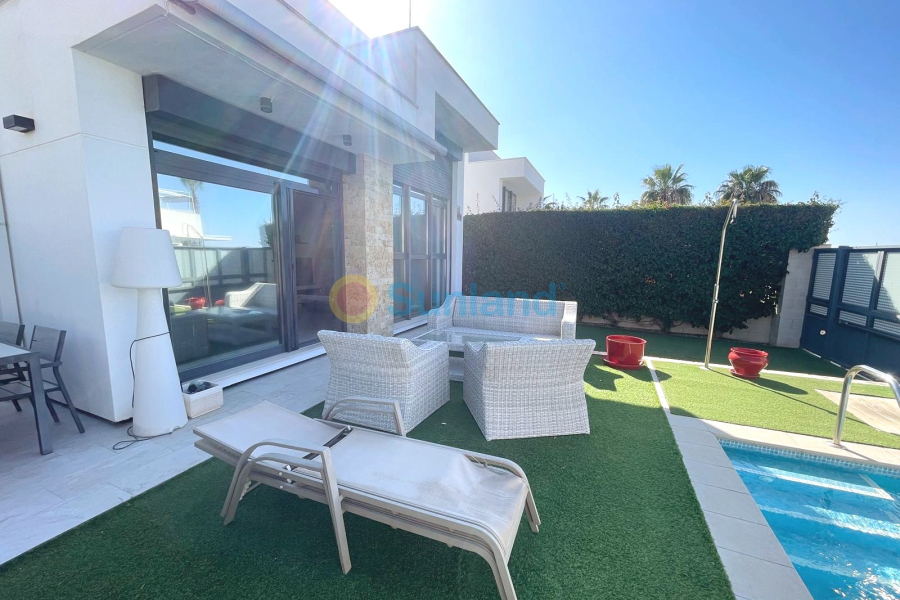 Segunda mano - Chalet - Ciudad Quesada - Pueblo Bravo