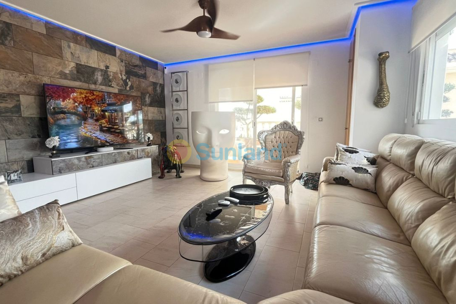 Resale - A - Los Dolses