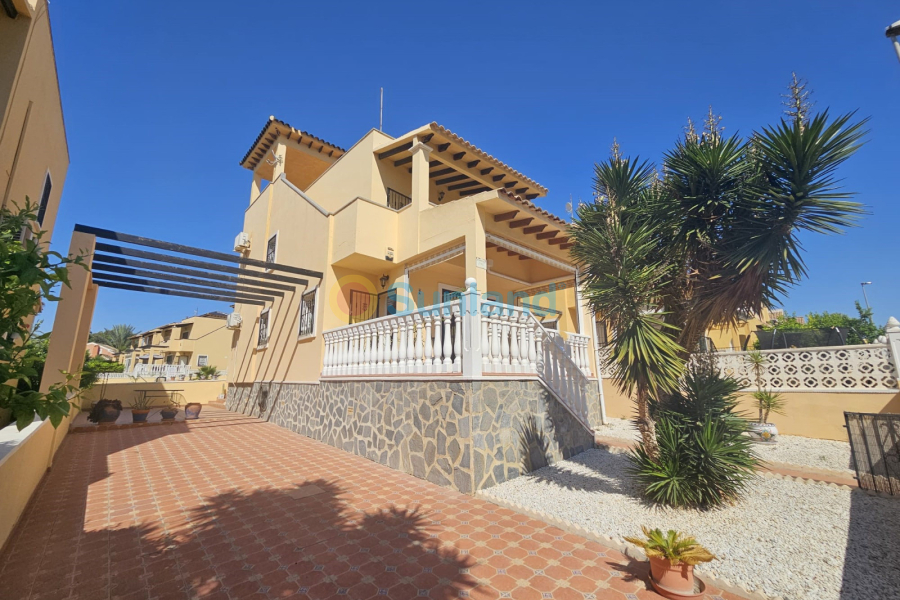 Använda fastigheter - Villa - Villamartin - Lomas del Golf