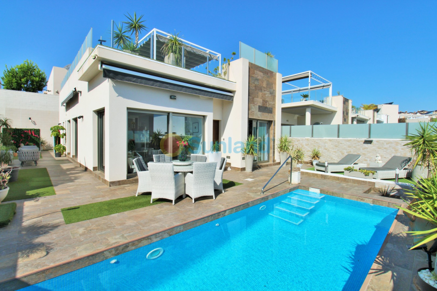 Resale - Villa - Villamartin