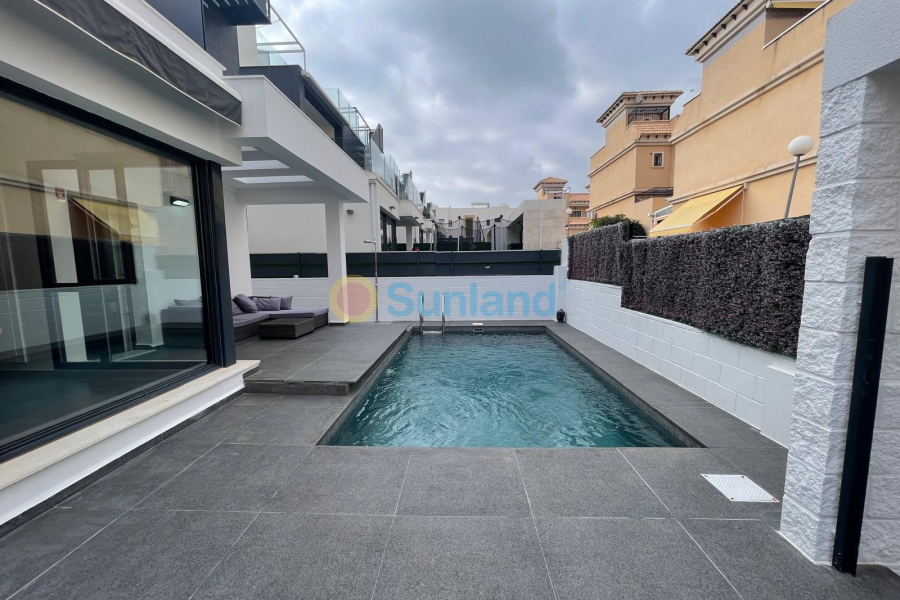 Använda fastigheter - Villa - Orihuela Costa - Villamartin