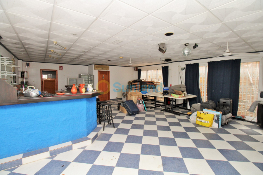 Resale - Commercial - Villamartin