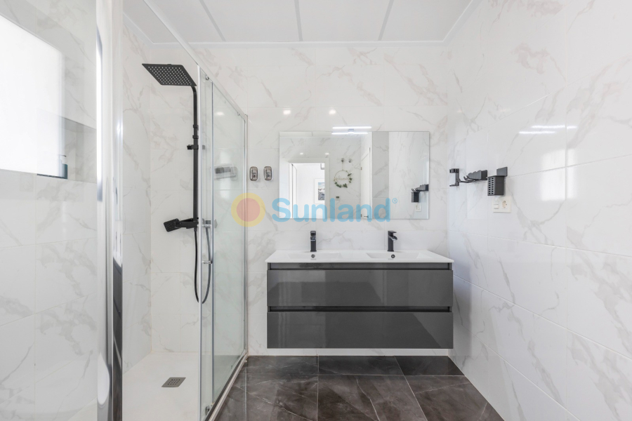 Resale - Villa - Los Montesinos - 