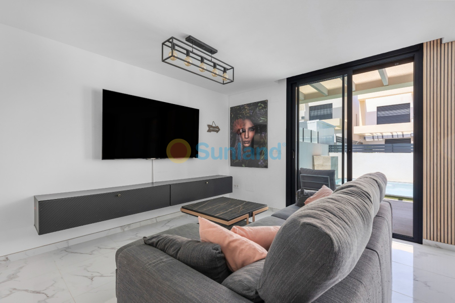 Resale - Villa - Los Montesinos - 