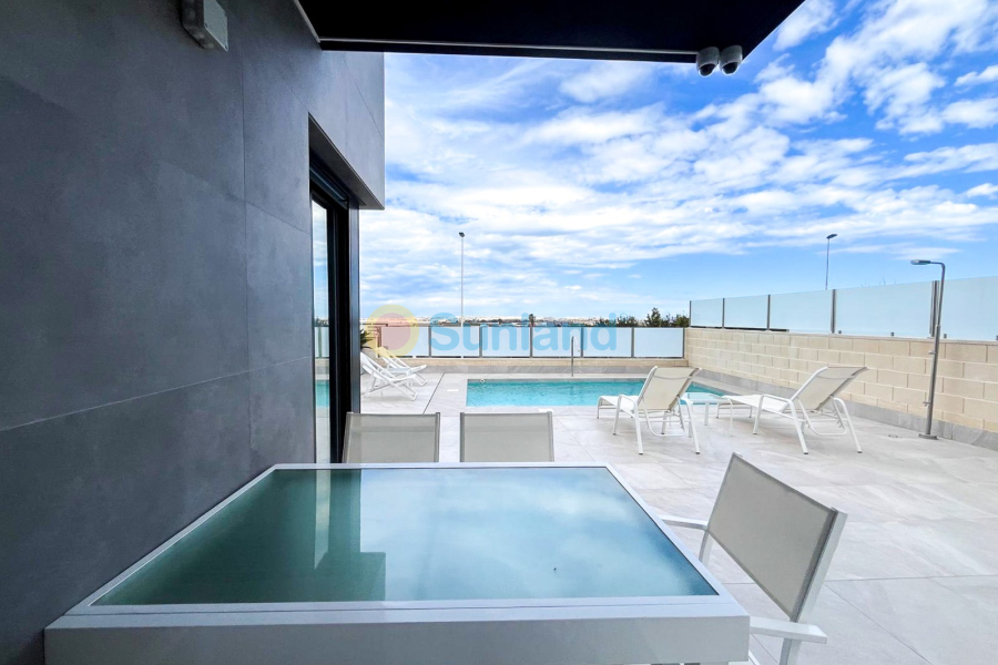 Segunda mano - Chalet - Torrevieja - Los Altos