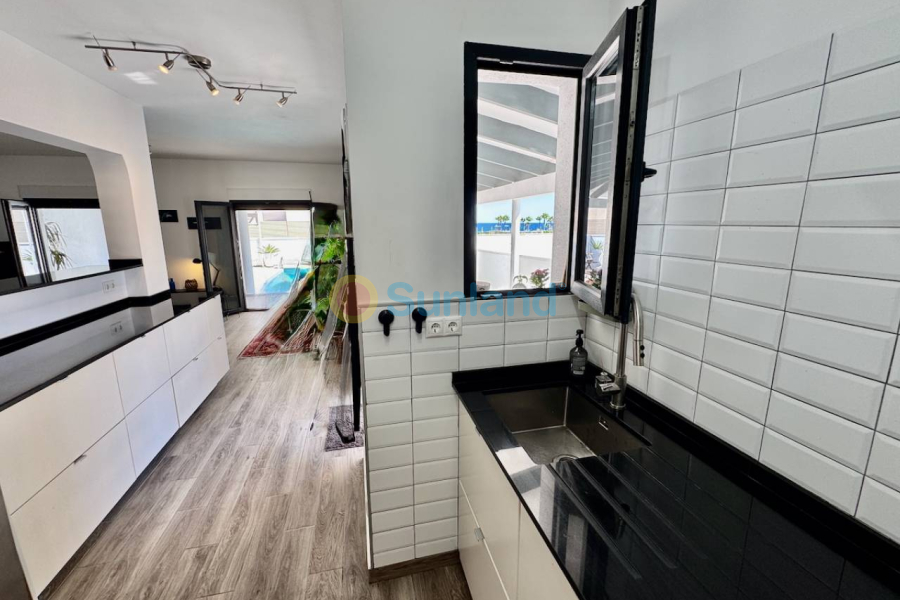 Resale - Villa - Punta Prima - 