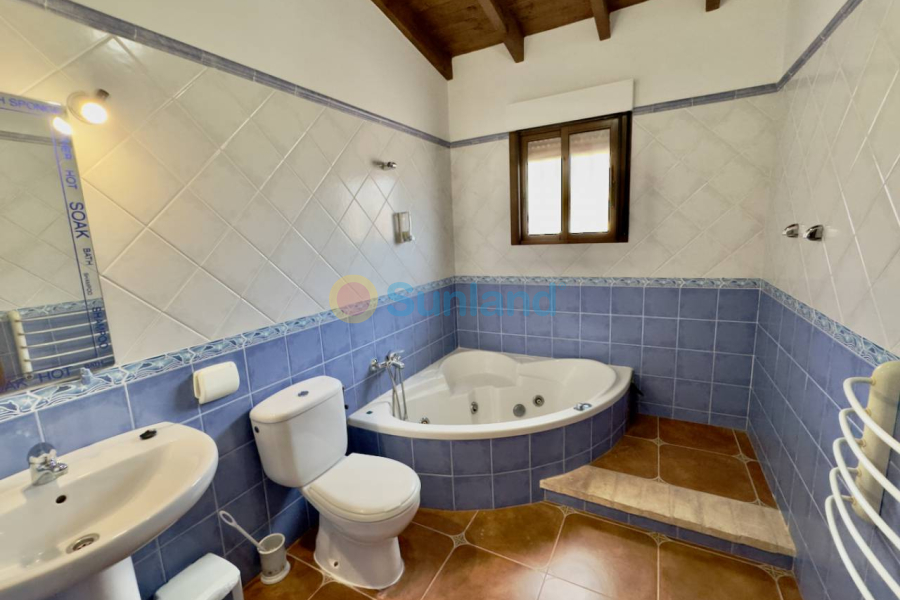 Resale - Country house - Orihuela