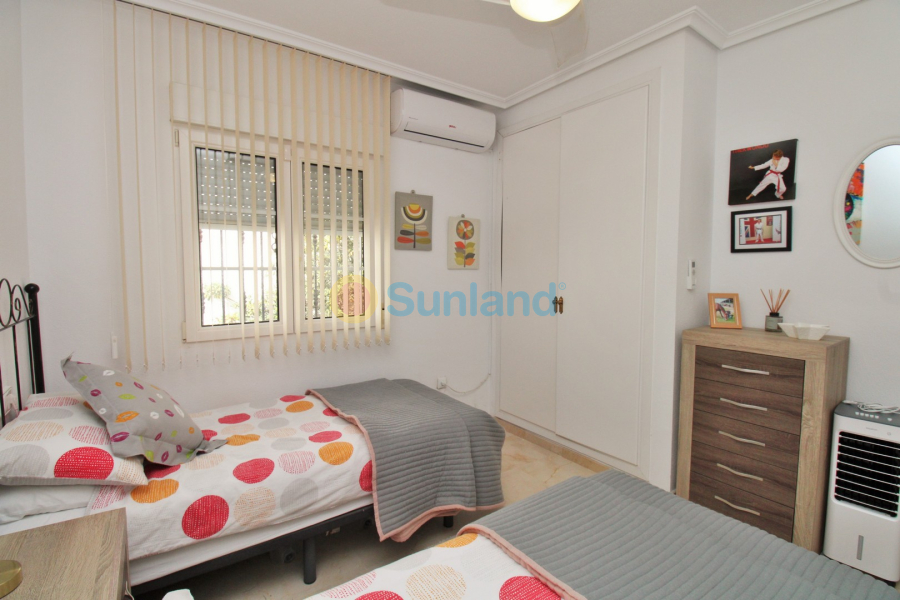 Använda fastigheter - Villa - Villamartin - Los Dolses