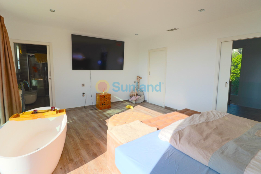 Resale - Villa - El Campello - 