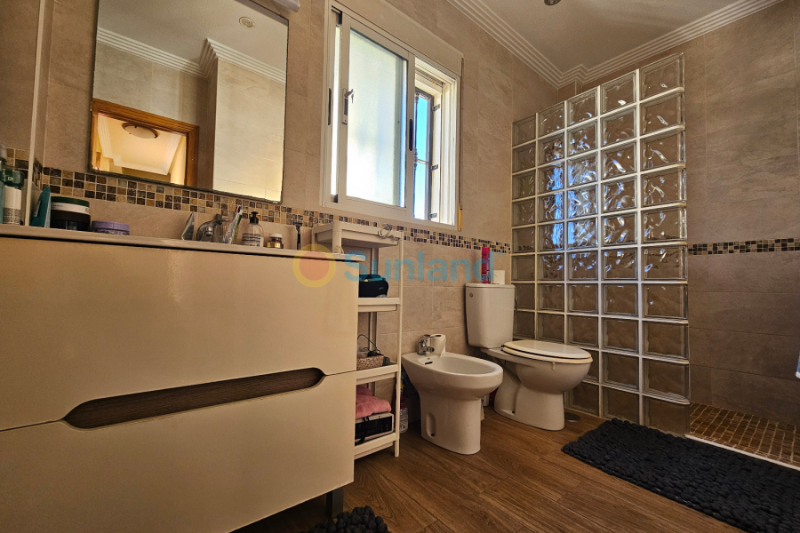 Använda fastigheter - Villa - Los Altos - Royal Park