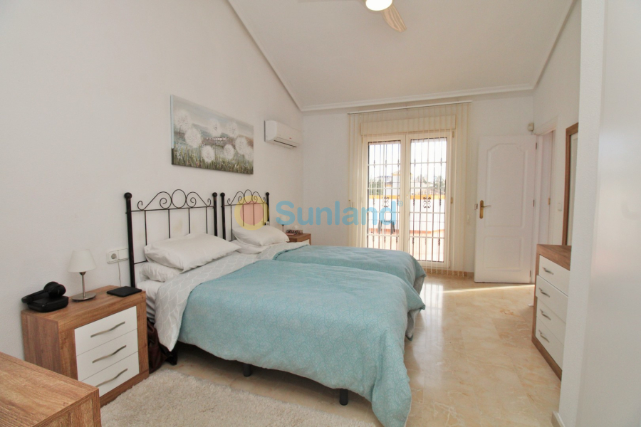 Använda fastigheter - Villa - Villamartin - Los Dolses