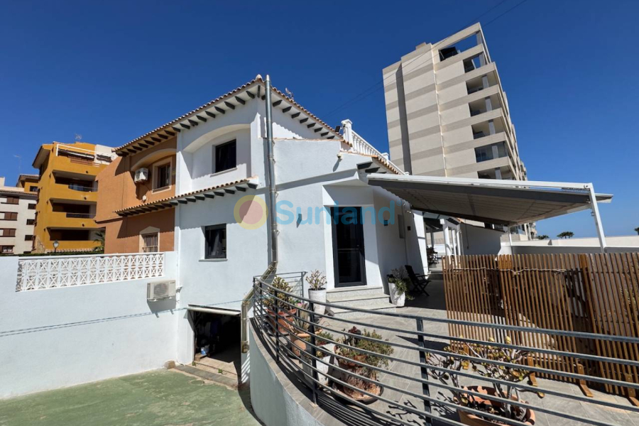 Resale - Villa - Punta Prima - 