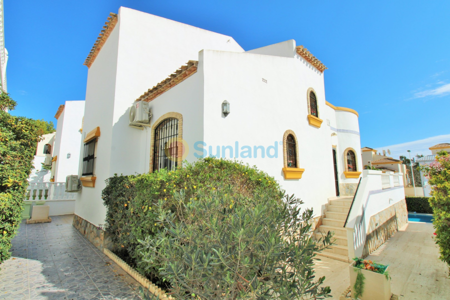 Använda fastigheter - Villa - Villamartin - Los Dolses