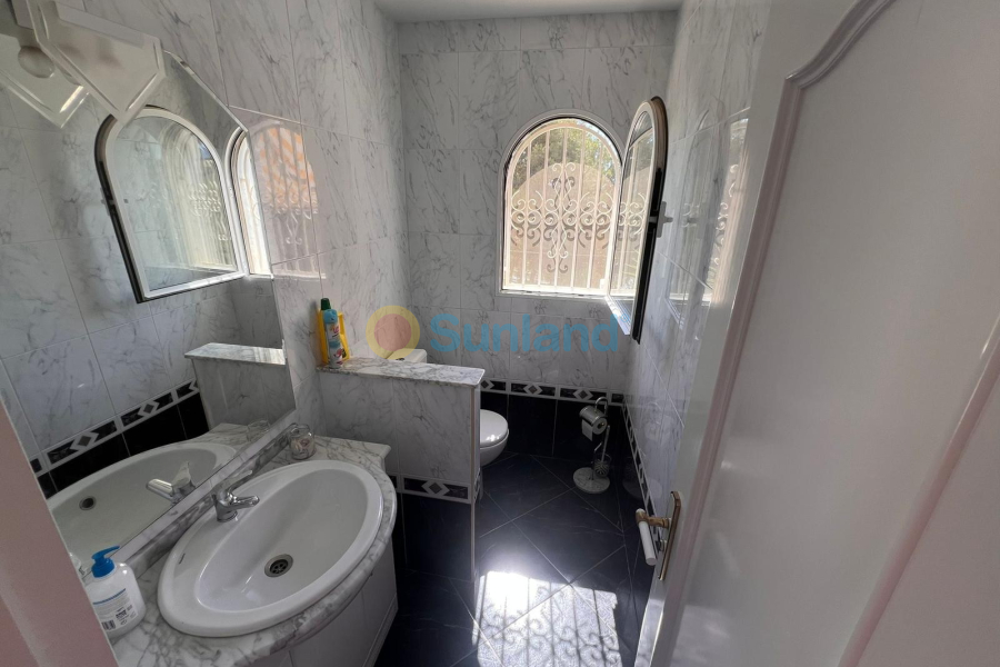 Använda fastigheter - Villa - La Nucía - Monte Bello