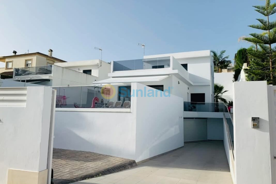 Resale - Villa - San Fulgencio - Urbanización La Marina