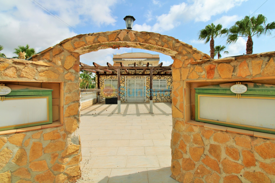 Resale - Commercial - Villamartin