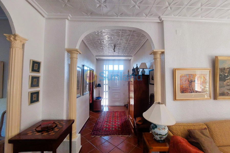 Resale - M - La Marina