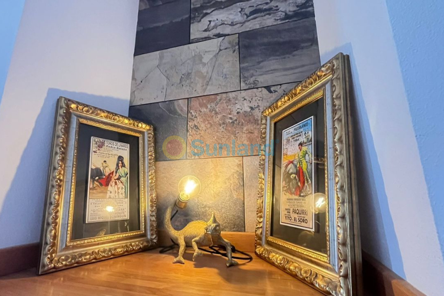 Resale - A - Los Dolses