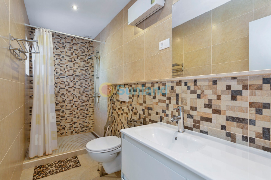 Resale - Villa - Torrevieja - 