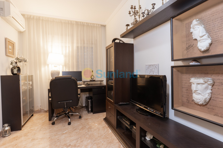 Resale - Villa - Torrevieja - 