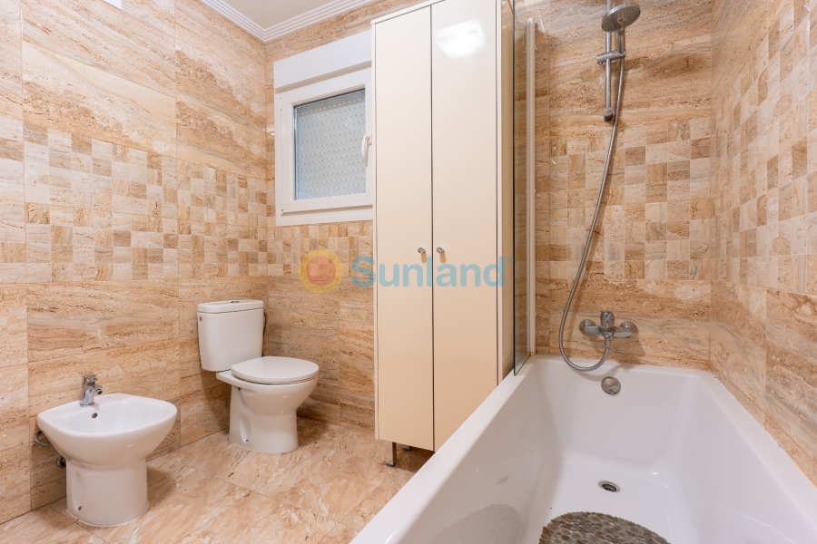 Resale - Villa - Torrevieja - 