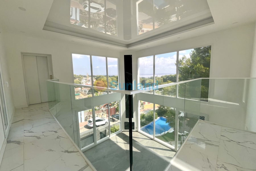 Resale - V - Los Balcones