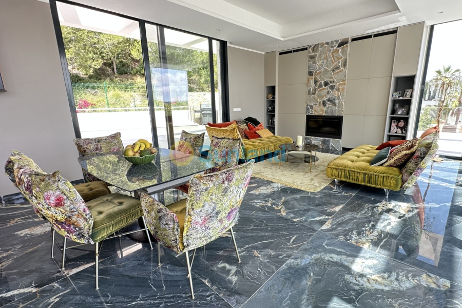 Resale - V - Las Colinas Golf Resort