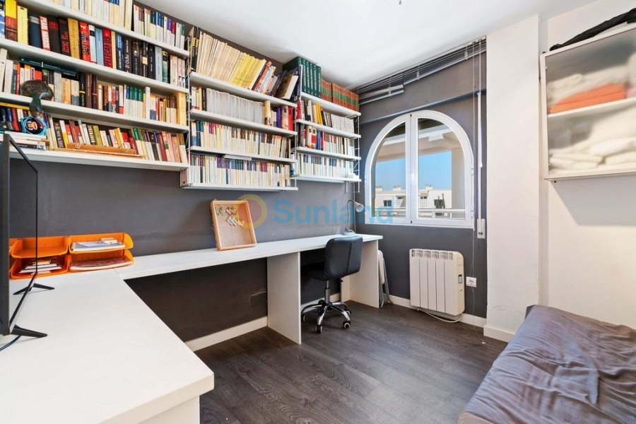 Resale - Apartment - Orihuela Costa - Campoamor