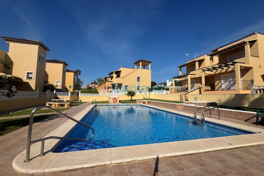 Använda fastigheter - Villa - Villamartin - Lomas del Golf