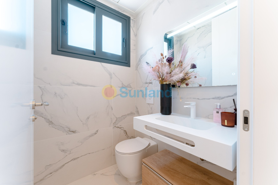 Segunda mano - Chalet - San Miguel de Salinas - Urbanizaciones