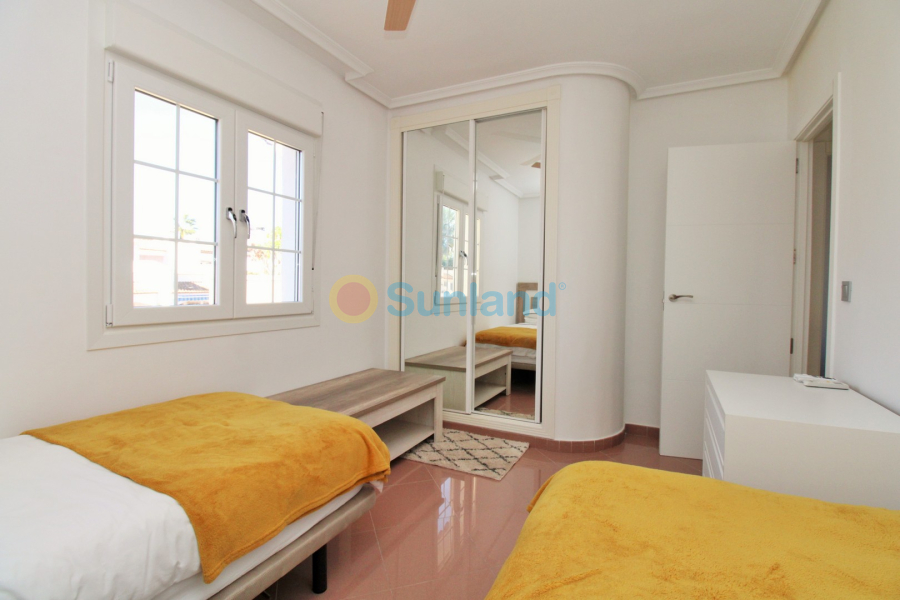 Resale - Villa - Villamartin - Los Dolses