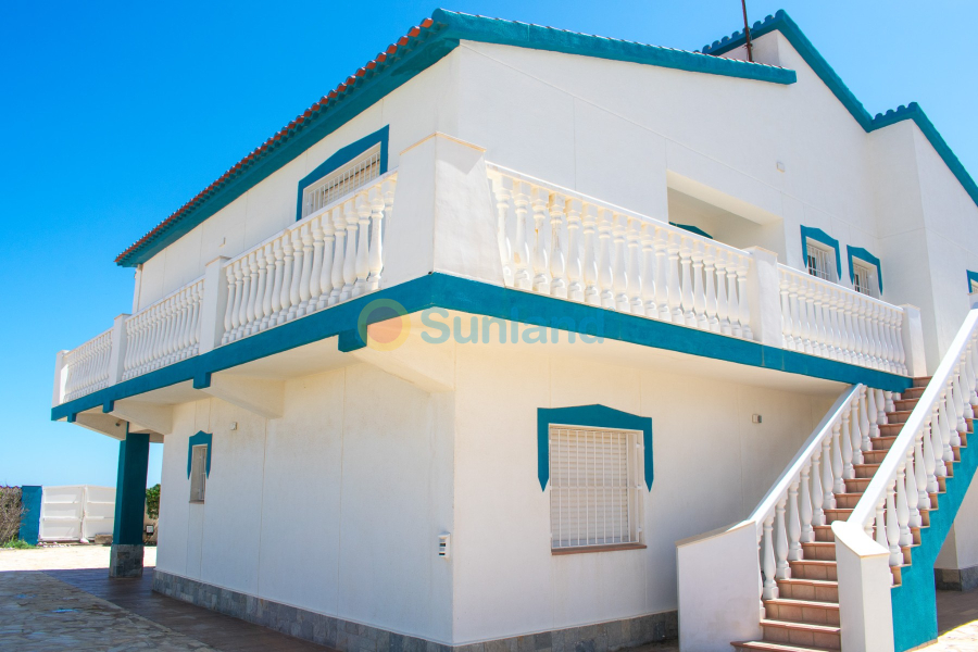 Resale - Villa - La Manga del Mar Menor - 