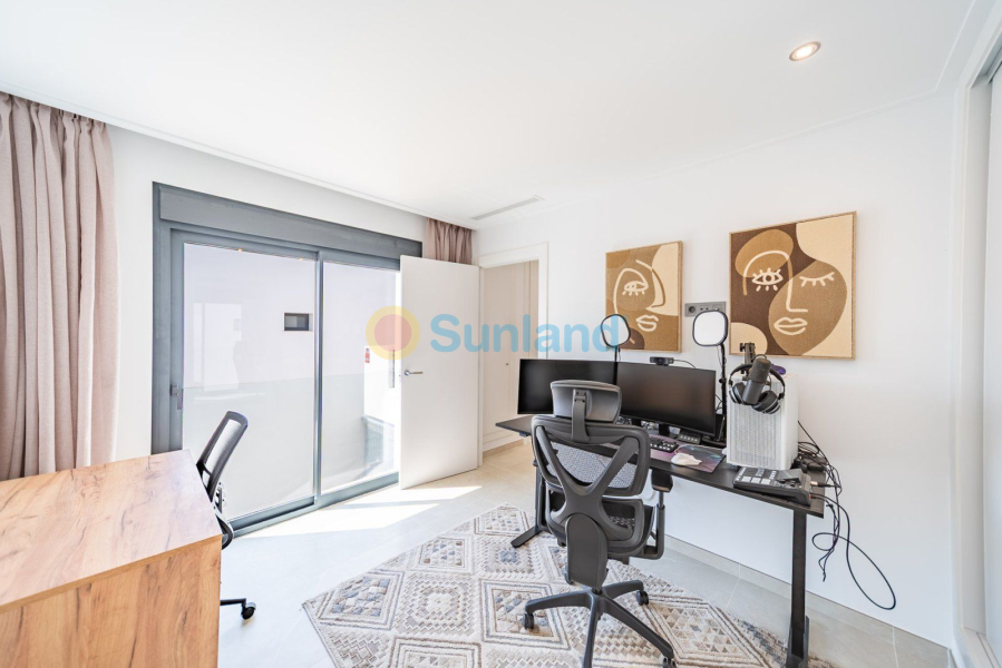 Вторичка - Bилла - Ciudad Quesada